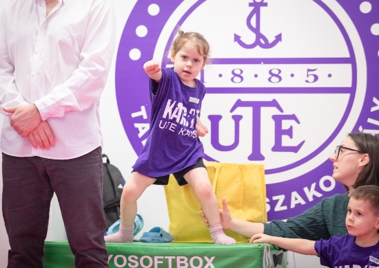 FANTASZTIKUS HANGULAT AZ UTE KARATE VETÉLKEDŐN