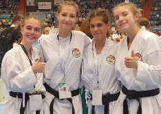 VILÁGBAJNOK A JUNIOR LÁNY KUMITE CSAPAT